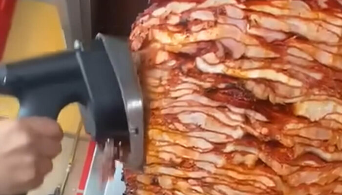 La Cortadora de Carne - Taquería Los Sobrinos