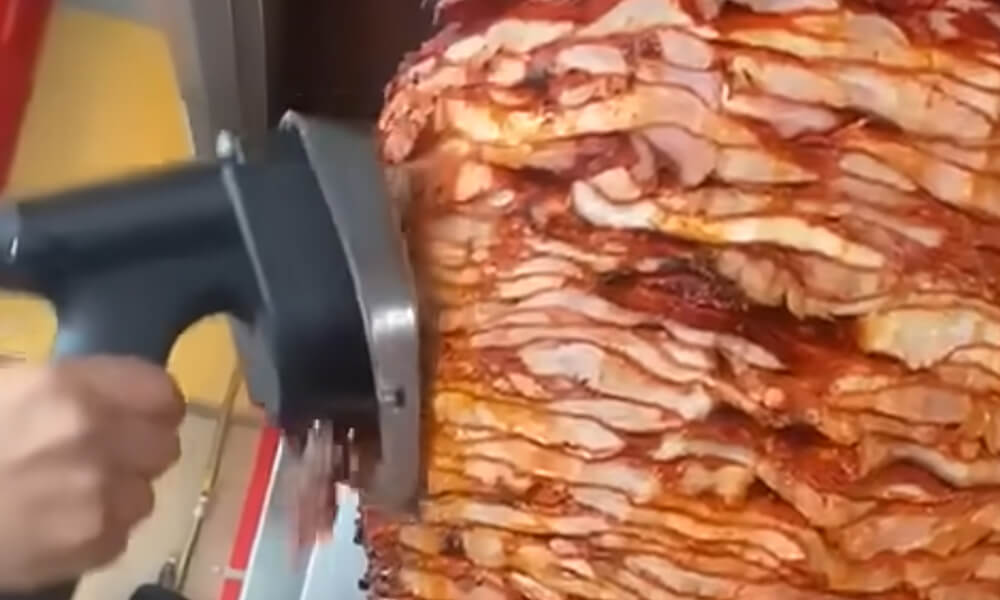 La Cortadora de Carne - Taquería Los Sobrinos